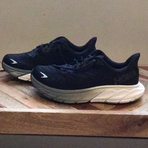 Hoka One One Arahi 6